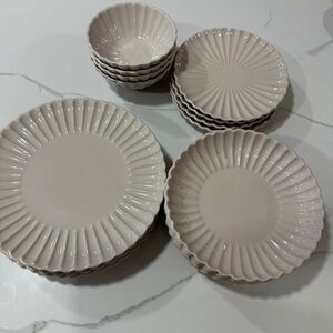 Bundle H&M home stoneware set scalloped plates bowls desert dinner pasta fluted